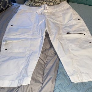 Lee Relaxed Fit pull-up Capri knit waistband semi sheer slant front pocket white